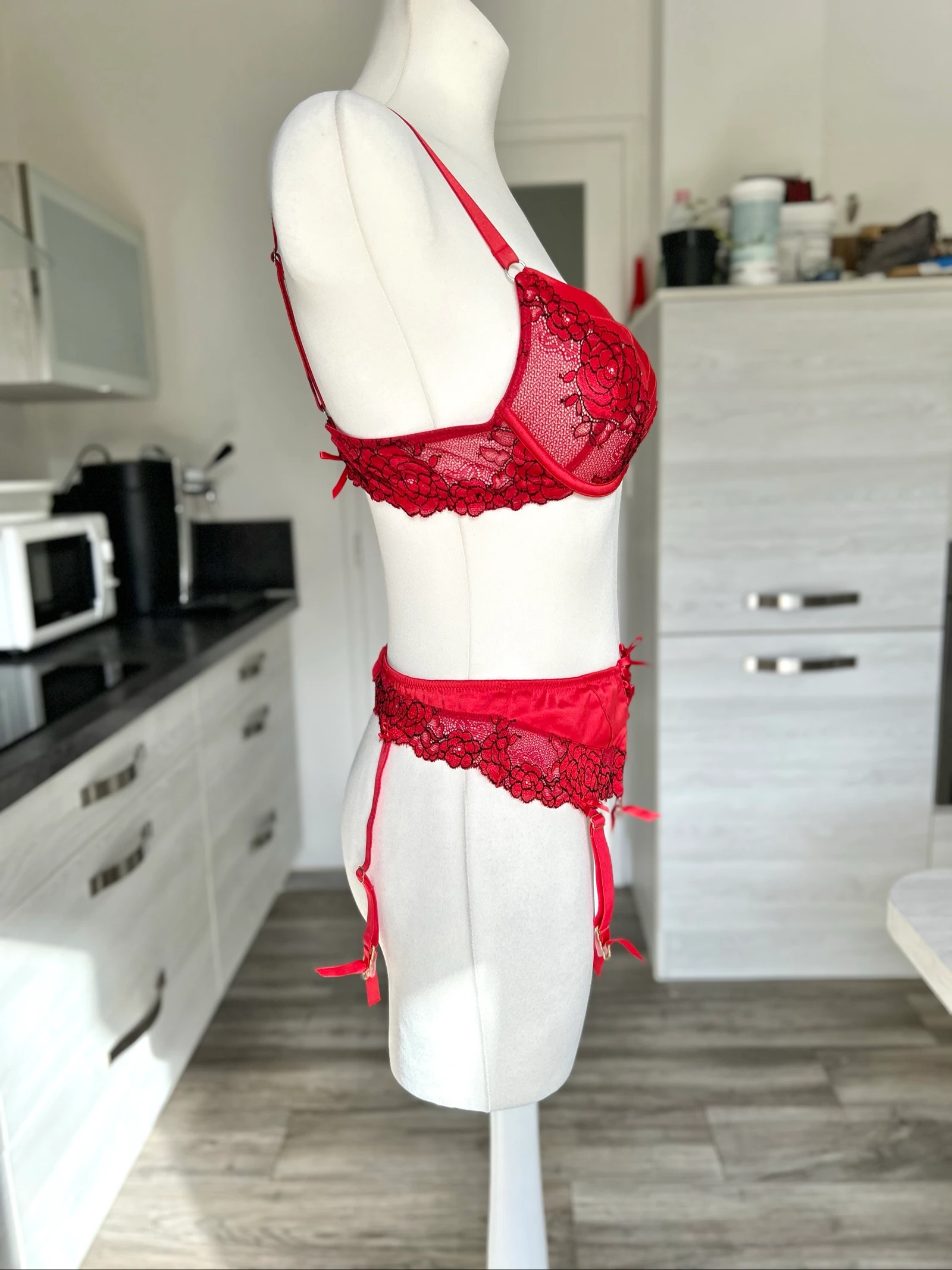 Sutiã vermelho de renda Tamanho 90B + porta-cintas vermelho Tamanho 38/40 poliéster – photo 2